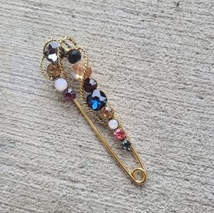 🎁Vintage style safety pin brooch NWT